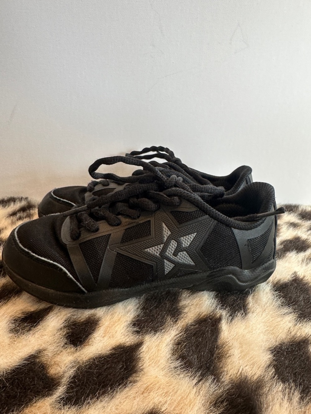 Kids Black Star Accent Sneakers - Lace-Up Comfort